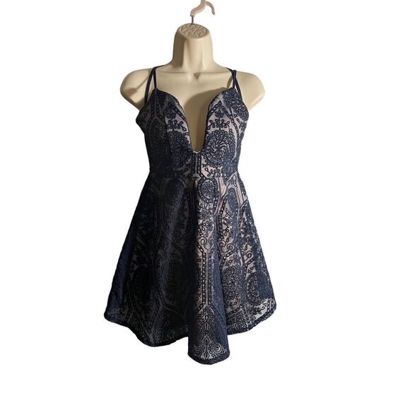 🖤 AKIRA CHICAGO cocktail dress 🖤 - Picture 1 of 5